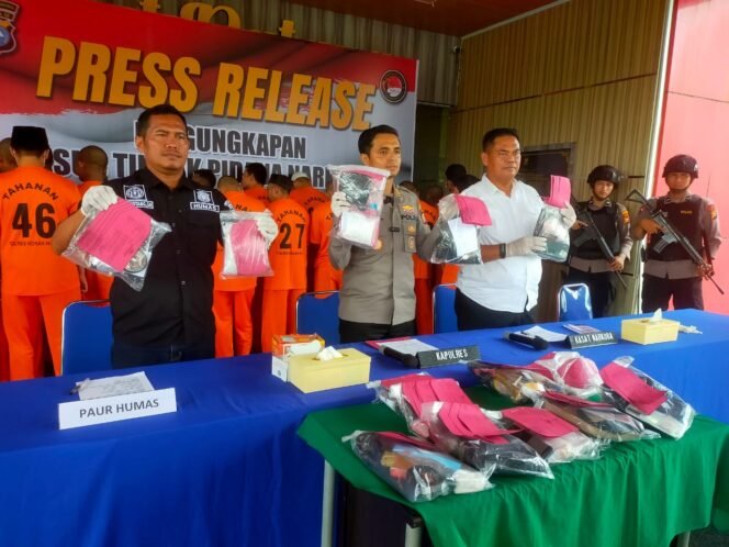 
					Polres Rohul Gelar Konferensi Pers, Pengungkapan 27 kasus Narkotika, Sabu 537,62 Gram dan Ganja Seberat 277,35 Gram.