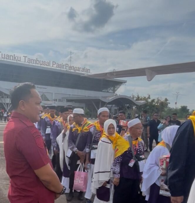 
					Kalapas Pasir Pangarayan Bersama Forkopimda Lepas Keberangkatan Jamaah Haji Rohul