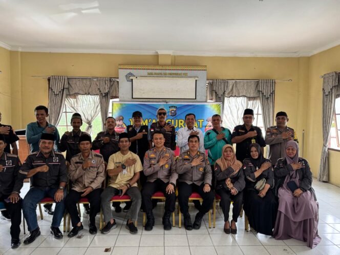 
					Polsek Rumbai Gelar Jumat Curhat, Sampaikan Pesan Kamtibmas kepada Warga Muara Fajar Timur.