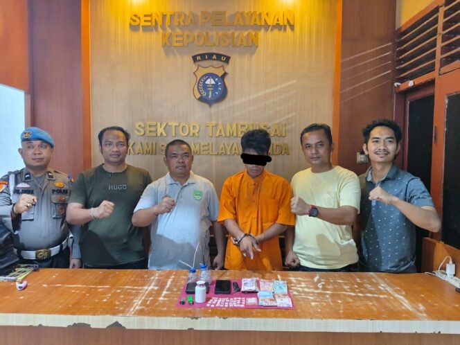 
					Polsek Tambusai Bekuk Pengedar Sabu, Barang Bukti 10,75 Gram Diamankan.