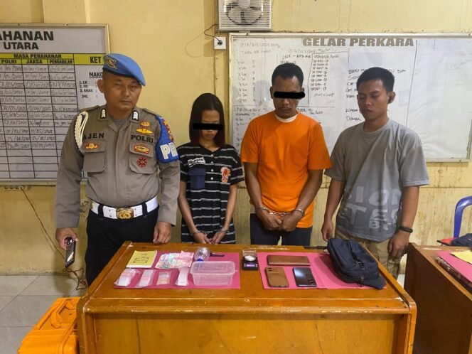 
					Polsek Tambusai Utara Gerebek Rumah di KM 27, Pengedar dan Kurir Sabu Diciduk.
