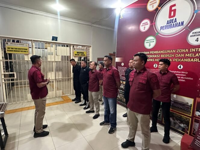 
					Konsisten Berantas Peredaran Narkoba dan Modus Penipuan, Lapas Pekanbaru Terus Intensifkan Razia Kamar Hunian Warga Binaan.
