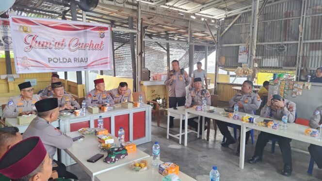 
					Tingginya Animo dan Antusias Warga Bina Widya dalam Kegiatan Jumat Curhat