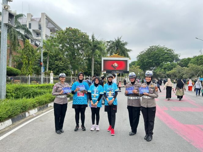 
					Tim Polwan Cantik Ditlantas Polda Riau Dapat Sambutan Hangat di Car Free Day Pekanbaru