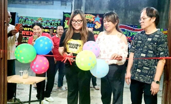 
					Ratusan Pengunjung Meriahkan Pembukaan Virendy Cafe Pettarani, Puluhan Karangan Bunga Banjiri Kompleks Ruko Universitas Wira Bhakti