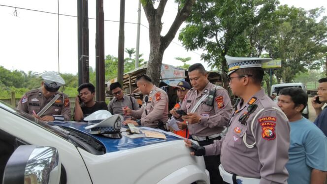 
					Dukung Program Zero ODOL dan Zero Accident, Ditlantas Polda Riau Tindak 76 Kendaraan dalam Razia Gabungan di Jalan SM Amin.