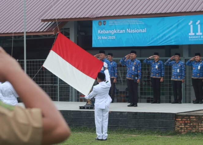 
					Semangat Nasionalisme Membara di Balik Jeruji: Kalapas Pasir Pangaraian Pimpin Upacara Harkitnas 2025