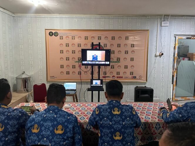 
					Perkuat Bidang kehumasan, Lapas Pekanbaru Ikuti Pengarahan Ditjenpas.