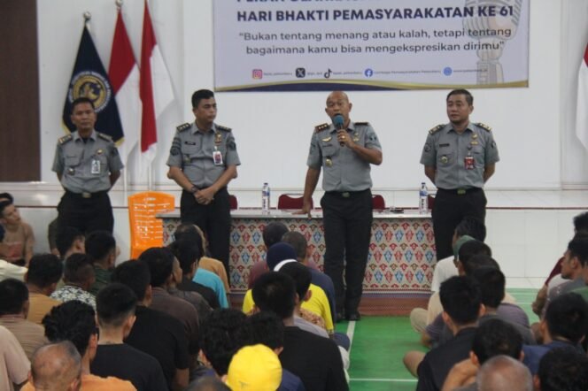 
					Tegas Antisipasi Gangguan Kamtib, Kepala Lapas Kelas IIA Pekanbaru Beri Pengarahan kepada Warga Binaan.