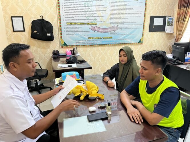 
					Petugas Lapas Kelas IIA Pekanbaru Gagalkan Penyelundupan HP dan Handsfree oleh Pengunjung