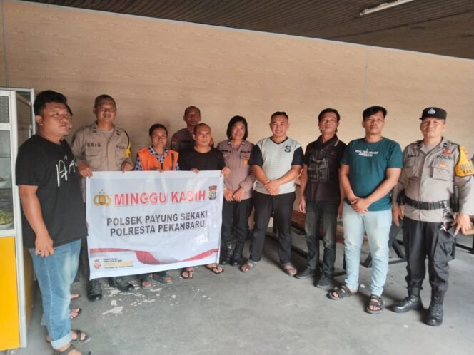 
					Polresta Pekanbaru Gelar Program Minggu Kasih, Warga Diedukasi Soal Pembayaran Retribusi Sampah Secara Online.