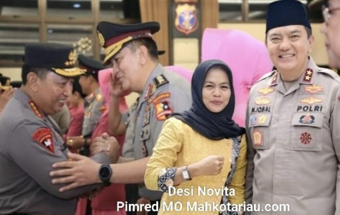 
					Pimpinan Redaksi MO Mahkota Riau Desi Novita Mengucapkan Selamat Atas Naik Pangkat Sekjend DPD RI M Iqbal dari Irjen Ke Komjen