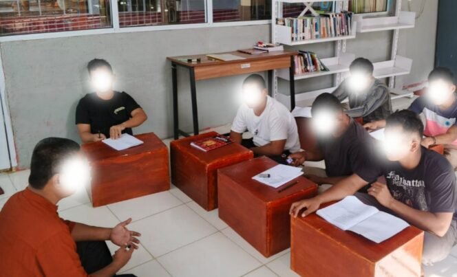 
					Tinta Harapan dari Balik Tembok Lapas: Warga Binaan Antusias Belajar