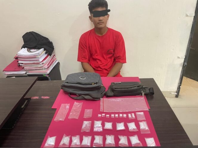 
					Polres Rohul Gagalkan Transaksi Narkoba di Kebun Sawit, Amankan 74.24 gram Sabu.