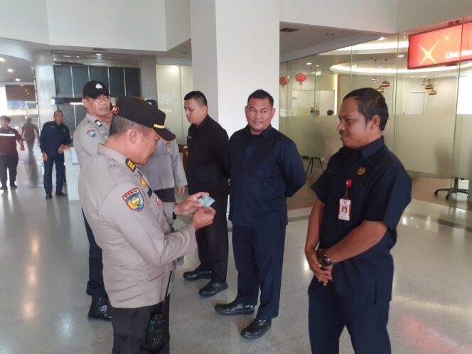 
					Sat Binmas Polresta Pekanbaru Laksanakan Pembinaan Keamanan Swakarsa di Tiga Lokasi Strategis 