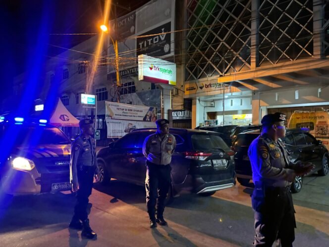 
					Polres Kuantan Singingi Laksanakan Patroli Blue Light, Ciptakan Situasi Aman dan Kondusif di Taluk Kuantan.