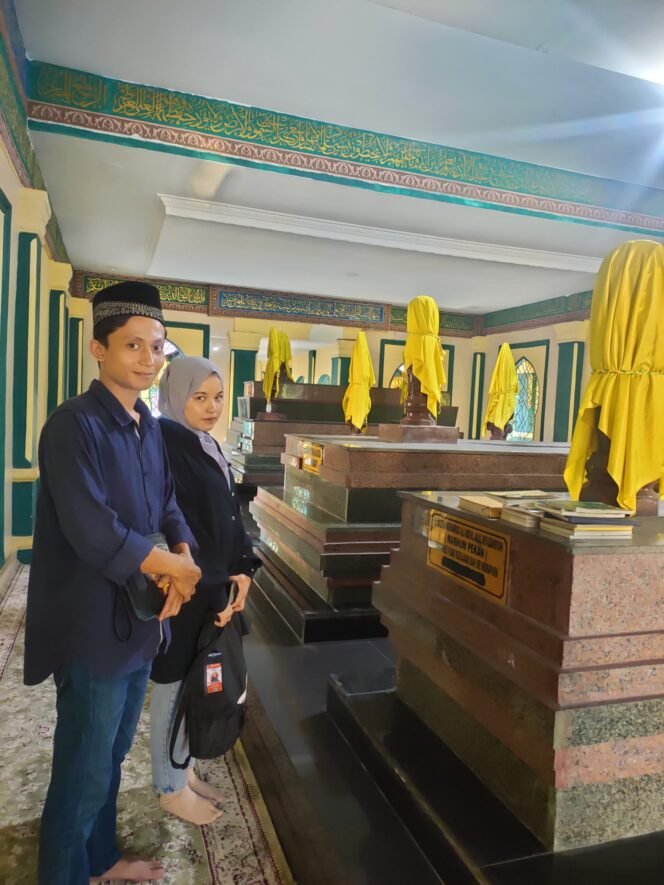 
					Dari Pusara Raja ke Cita-Cita Bangsa: Momentum Ziarah Ketua SAPMA PMR bersama Sang Istri Menuju Daerah Istimewa Riau