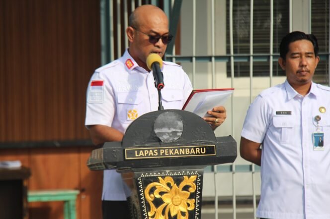 
					Semangat Kebhinekaan, Kalapas Pekanbaru Pimpin Upacara Peringatan Hari Lahir Pancasila.
