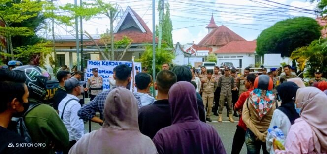 
					Suara Rakyat Bergema di Rokan Hilir: Mahasiswa dan Masyarakat Desak Pemkab Segera Bayar Gaji dan Tuntaskan Masalah Honorer
