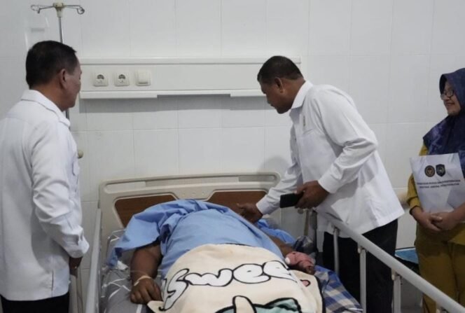 
					Tiba Di  Nabire, Dirjenpas Langsung Sambangi Petugas Lapas Yang Terluka.