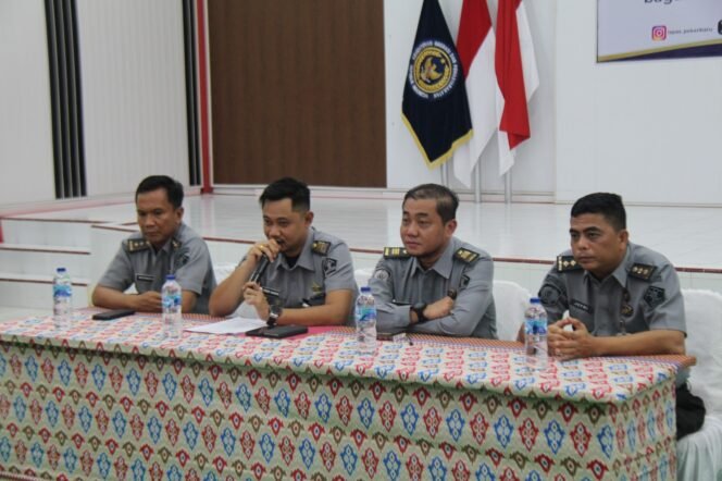 
					Kuatkan Tupoksi, Kepala KPLP Lapas Pekanbaru Perdana Pimpin Rapat Pengamanan.