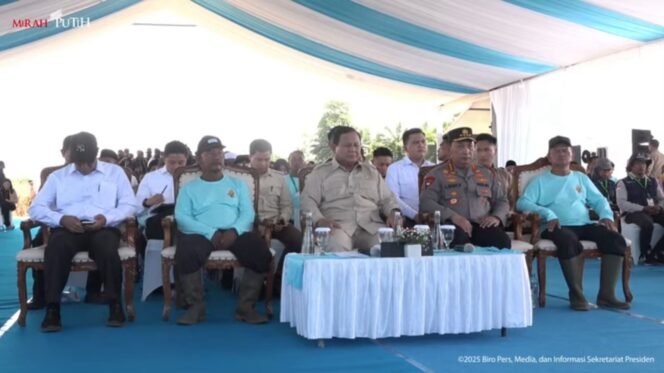 
					Kapolri Dampingi Presiden pada Panen Raya Jagung Kuartal II, siap wujudkan kedaulatan pangan Nasional.