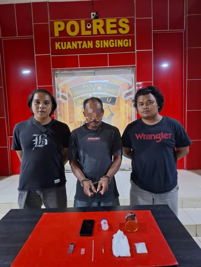 
					Tim Mata Elang Polres Kuansing Tangkap Pengguna Narkoba di Desa Suka Maju, Sabu Seberat 1,63 Gram Diamankan.