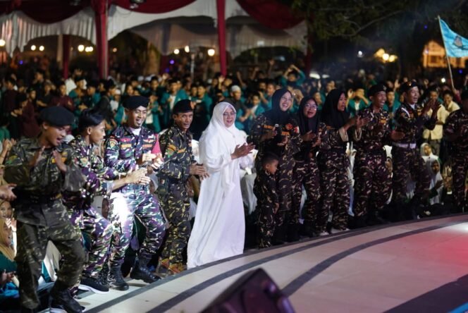 
					Afni Z “Pertama dalam sejarah Bupati dan Wakil Bupati Siak berasal dari Santri”