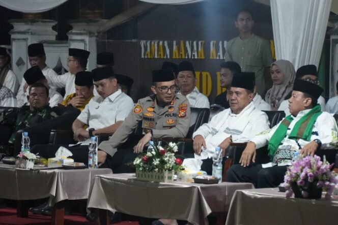 
					Kapolres Kuansing Lepas Peserta Pawai Takbir Idul Adha 1446 H / 2025 M di Teluk Kuantan Berlangsung Meriah dan Khidmat