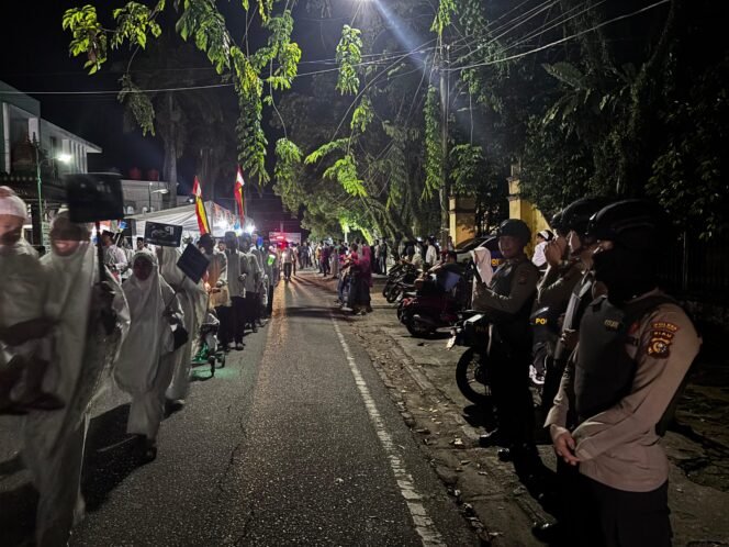 
					Tim RAGA melaksanakan Pengamanan Pawai Takbir Idul Adha 1446 H, situasi Kota Taluk Kuantan Aman dan Kondusif.