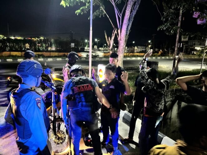 
					Tim Raga Polresta Pekanbaru Gelar Patroli Cipkon, Kota dalam Keadaan Aman dan Kondusif.