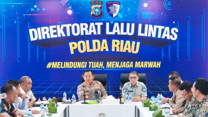 
					Ditlantas Polda Riau Gencarkan Sosialisasi dan Edukasi Kendaraan Angkutan Barang