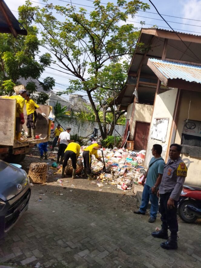 
					Polsek Limapuluh Gelar Patroli Sampah, Wujud Kepedulian Terhadap Kebersihan Lingkungan.