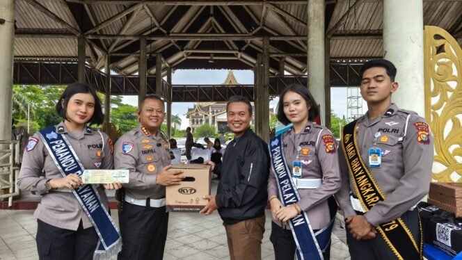 
					Empat Gebrakan Hari Bhayangkara ke-79: Polda Riau Hadirkan 79 Layanan Publik, 79 Polsanak, dan Festival Polisi Cilik dan Video Singkat dengan Tema Polisi Idolaku.