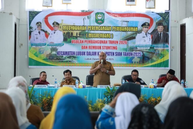 
					Wabup Siak, Janji Jalan Bhayangkara Lubuk Dalam Tahun ini di Aspal.
