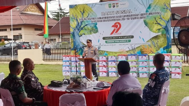 
					Polda Riau Gelar Bakti Sosial dan Penanaman Pohon dalam rangka Hari Lingkungan Sedunia dan Hari Bhayangkara Ke-79 di Polsek Kampar Kiri