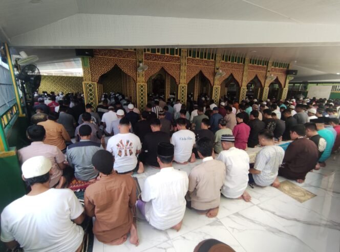 
					Wujud Komitmen Pembinaan Kerohanian Bagi Warga Binaan, Lapas Pekanbaru Gelar Sholat Jumat Berjamaah.