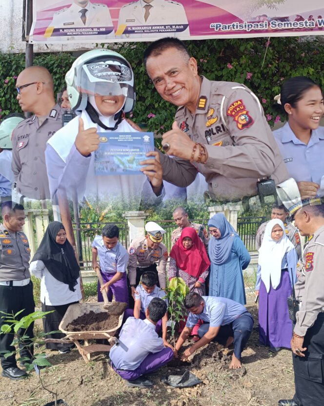 
					Police Go to School, Ditlantas Polda Riau Tanamkan Etika Berlalu Lintas dan Cinta Lingkungan Sejak Dini.