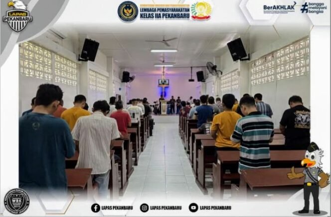 
					Terus Motivasi Untuk Lebih Mendekatkan Diri Kepada Tuhan, Kasubag TU Lapas Pekanbaru Pimpin Ibadah Pagi.