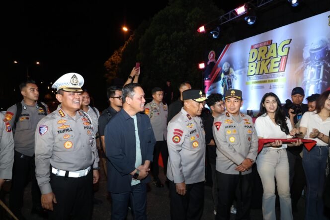 
					Spectacular! Kapolda Riau dan Ketua IMI Riau Resmi Buka Event Dragbike Bhayangkara ke-79 Polda Riau
