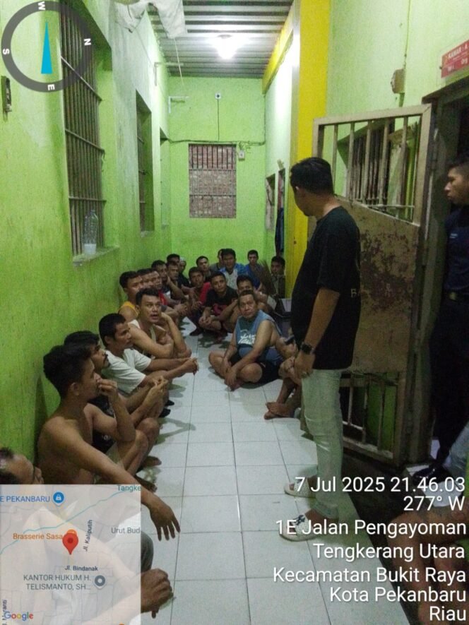 
					Langsung Praktek di Lapangan, CPNS Lapas Pekanbaru Mulai Dilibatkan Dalam Razia Kamar Hunian Warga Binaan.