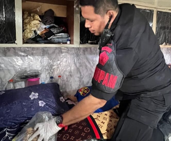 
					Pastikan Lapas Aman dan Tertib, Lapas Pasir Pangarayan Geledah Dua Kamar Warga Binaan.