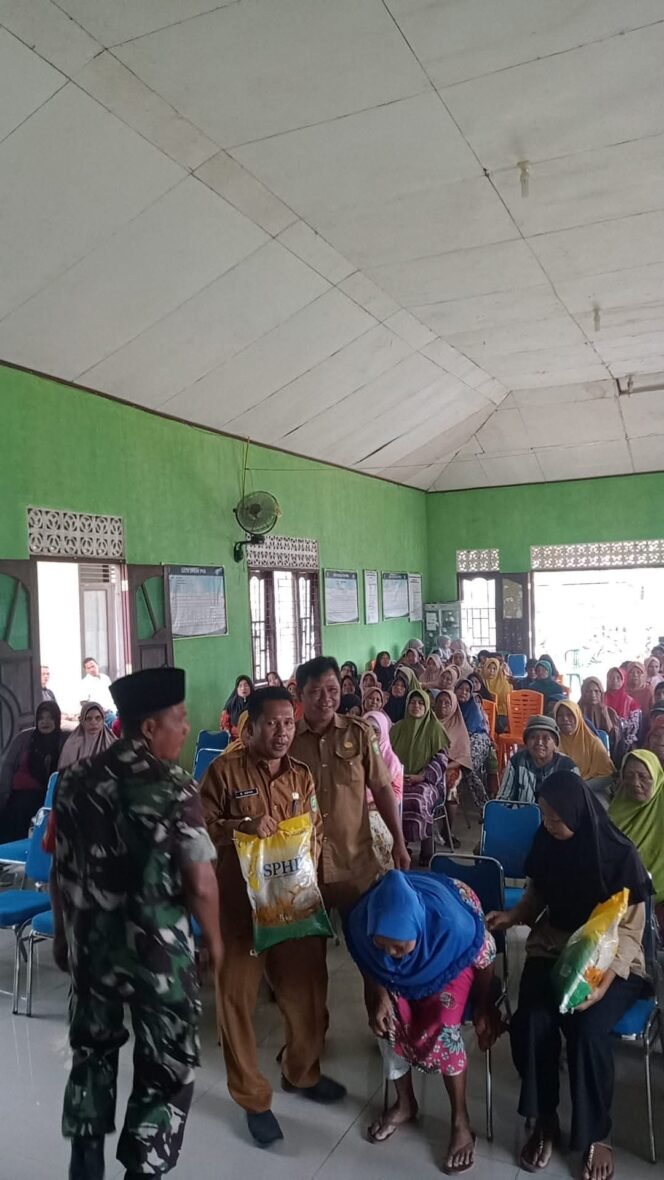 
					Selama menjadi Kepala Desa, kades ini tak pernah terima gaji. Gaji disumbangkan kewarga kurang mampu