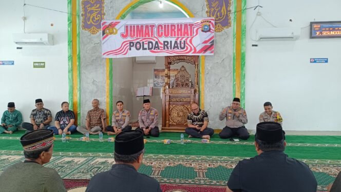 
					Polda Riau Gelar Jumat Curhat di Tenayan Raya, Sekaligus Sosialisasikan Operasi Patuh Lancang Kuning 2025.