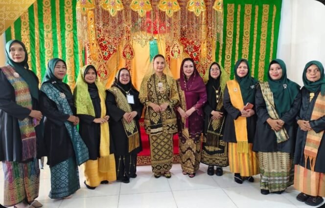 
					Istri Kapolri Ke Sentra Ekraf LAMR, Apresiasi Produk Khas Riau.