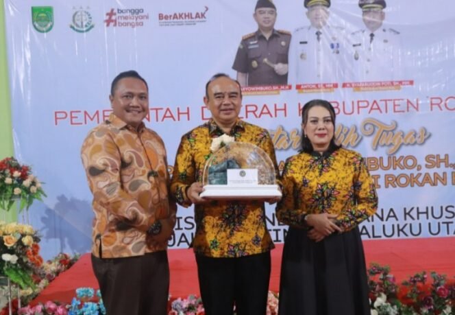 
					Kalapas Pasir Pangarayan Hadiri Pelepasan dan Pengantar Alih Tugas Kajari Rokan Hulu