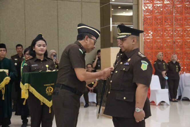 
					Rotasi Strategis Kejati Riau: Akmal Abbas Lantik Pejabat Baru, Tegaskan Integritas dan Profesionalisme.
