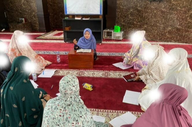 
					Pelan Tapi Pasti, Warga Binaan Perempuan Lapas Pasir Pangarayan Belajar Mengaji Bersama Ustadzah.
