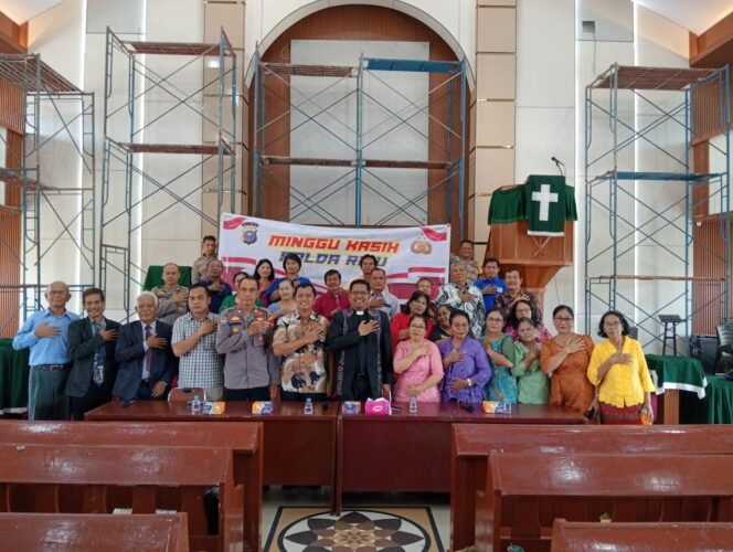
					Polda Riau Bersama Polresta Pekanbaru Gelar Kegiatan Minggu Kasih di Gereja HKBP Sumber Sari