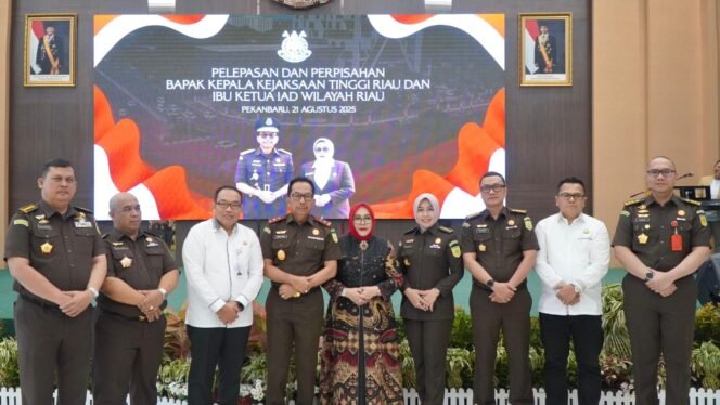 
					Kajati Riau Akmal Abbas Purna Tugas, Dedie Tri Hariyadi Ditunjuk sebagai Plt.